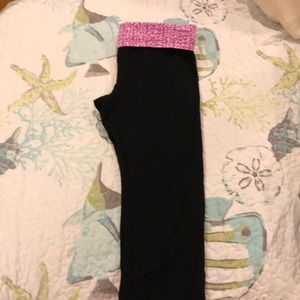 Old Navy Active Petite Capri Length Yoga Pants